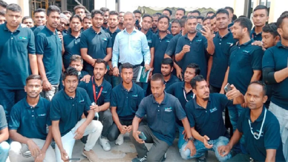 মালয়েশিয়ায় প্রবাসীদের কষ্টের কথা শুনলেন আসিফ নজরুল