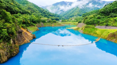ওকুশিমা হ্রদের মোহে লক্ষ পর্যটক এখন জাপানে