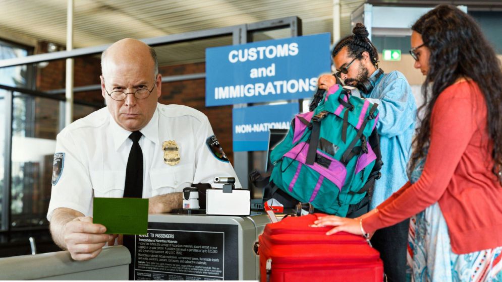 বিদেশের বিমানবন্দর ইমিগ্রেশনে যেসব প্রশ্ন করেন অফিসাররা