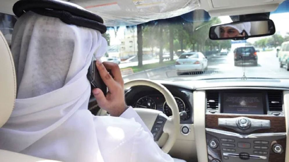 ড্রাইভিংয়ের সময় ফোন ব্যবহার নয়: শারজাহ পুলিশের অভিযান