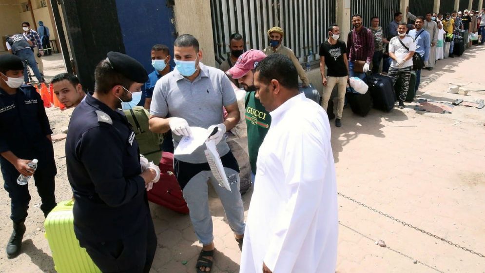 কুয়েত থেকে এ বছর ৩২ হাজার প্রবাসী বহিষ্কার