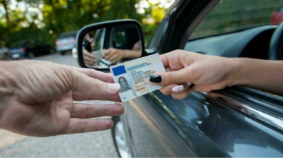 জার্মানিতে ড্রাইভিং লাইসেন্স পেতে কী করণীয়?