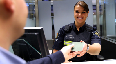 কানাডায় ঢুকতে গেলে ইমিগ্রেশনে কী প্রশ্ন করবে?