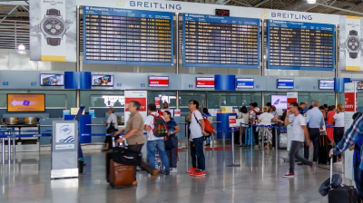 নিজ দেশে ভ্রমণ করলে আশ্রয় মর্যাদা বাতিল করবে গ্রিস