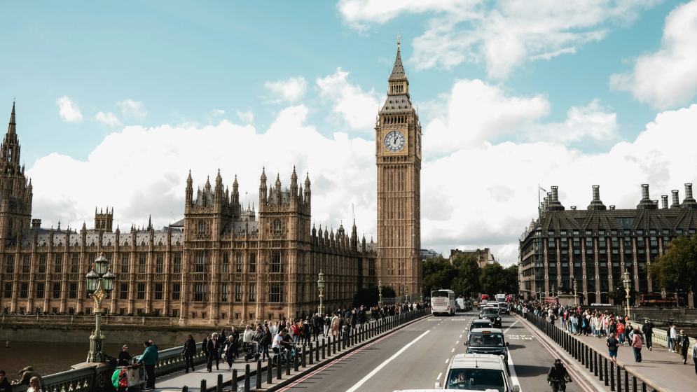 যুক্তরাজ্যে অভিবাসীদের জন্য নতুন ভিসা শর্ত