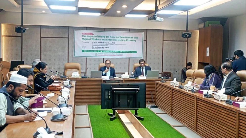 জ্বালানির দাম বাড়লে কমে যায় প্রবাসী আয়ের সুফল