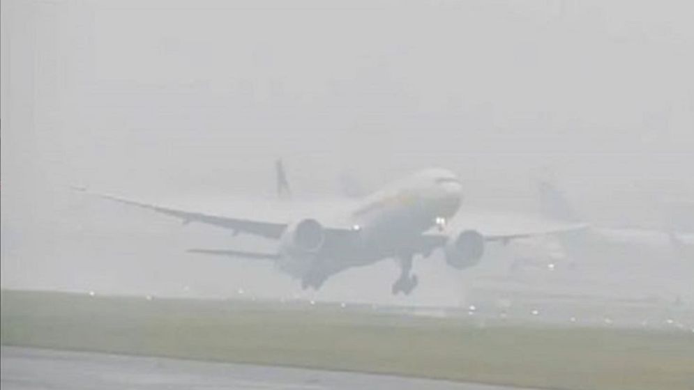 ঘন কুয়াশায় শাহজালাল বিমানবন্দরে ফ্লাইট অবতরণে বিঘ্ন