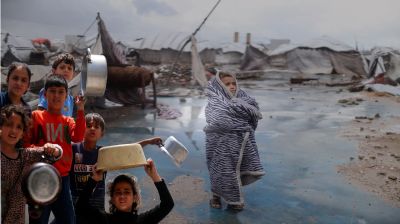 শীত ও বৃষ্টিতে গাজার বাস্তুচ্যুত মানুষের দুর্ভোগ