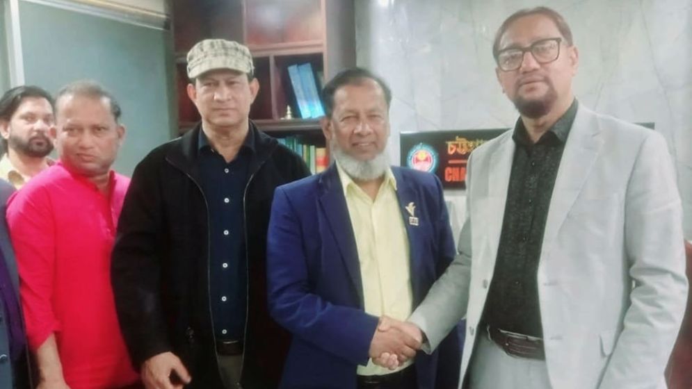 চট্টগ্রামের মেয়রের সাথে ওমান বিএনপি নেতাদের সাক্ষাৎ