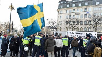 বিদেশি অপরাধীদের জন্য কঠোর আইন সুইডেনে