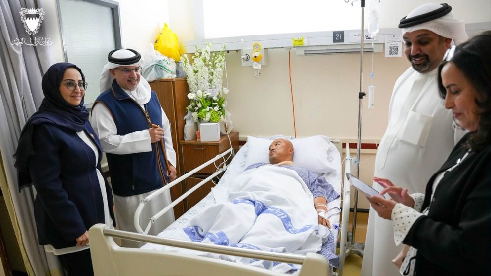 আহতদের দেখতে হাসপাতালে বাহরাইনের ক্রাউন প্রিন্স