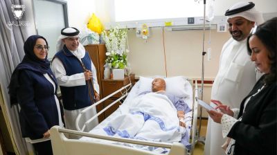 আহতদের দেখতে হাসপাতালে বাহরাইনের ক্রাউন প্রিন্স