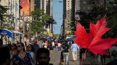 কানাডায় আন্তর্জাতিক শিক্ষার্থীদের ওয়ার্ক পারমিট ছাড়াই চাকরি